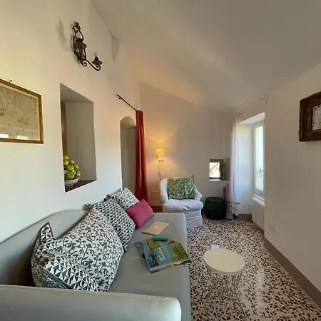 Cristinahome: In Borgo Storico Sul Mare Apartamento *