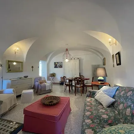 Cristinahome: In Borgo Storico Sul Mare Apartamento