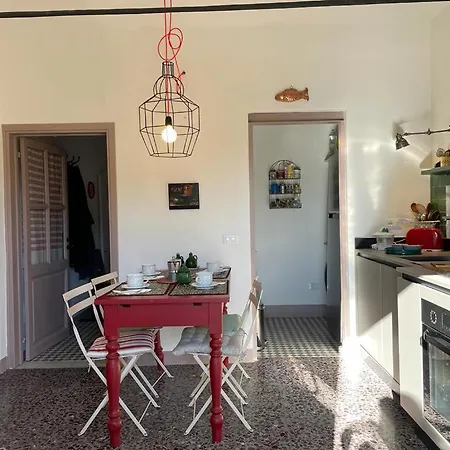 Cristinahome: In Borgo Storico Sul Mare Apartamento