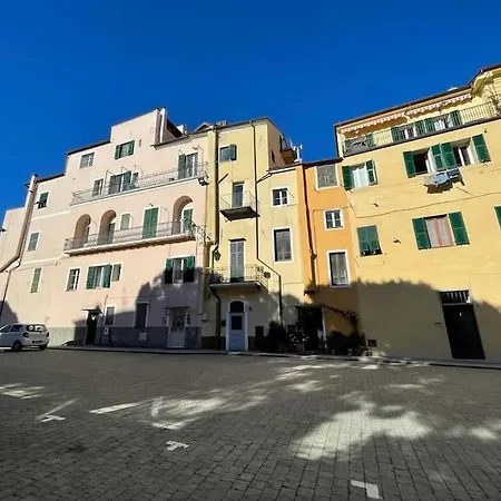 Cristinahome: In Borgo Storico Sul Mare Imperia