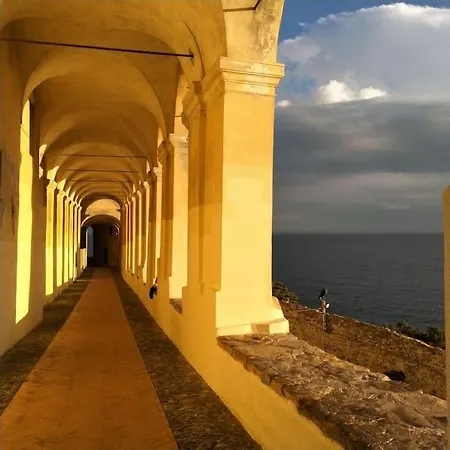 Cristinahome: In Borgo Storico Sul Mare
