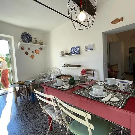Cristinahome: In Borgo Storico Sul Mare Apartment